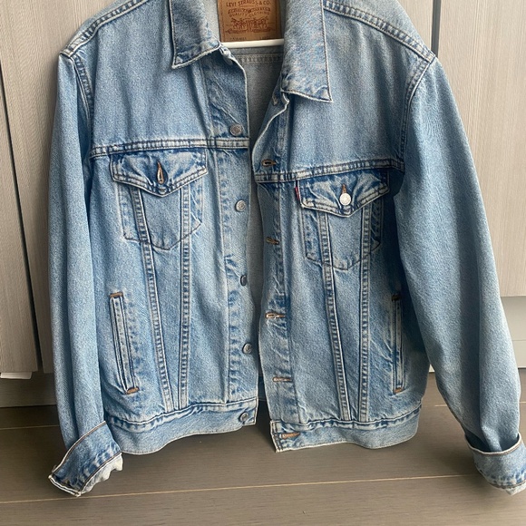 ** SOLD!! ** LEVI'S DENIM JACKET - VINTAGE - Picture 2 of 4